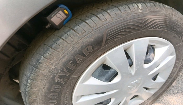 2013 Maruti Swift Dzire VXI, Petrol, Manual, 52,780 km, tyre