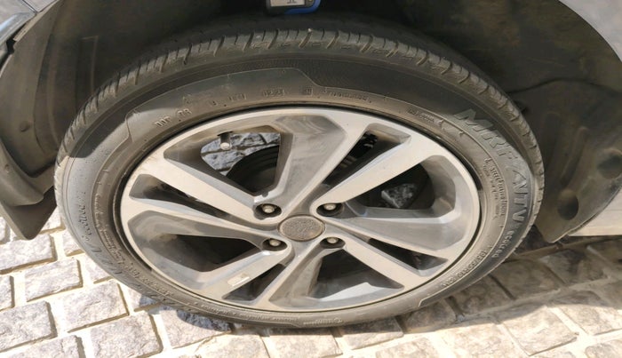 2021 Tata ALTROZ XZ PETROL, Petrol, Manual, 30,597 km, tyre