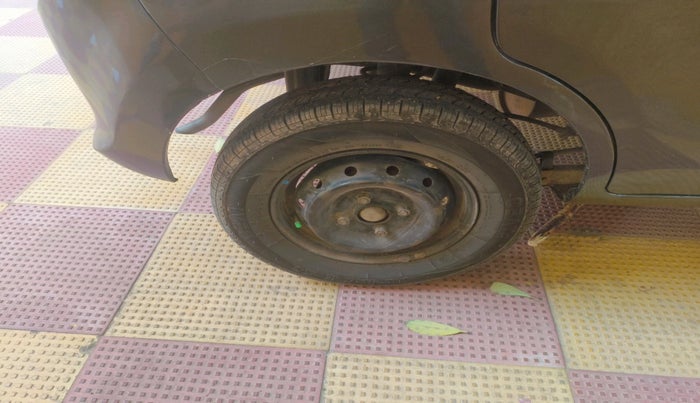 2015 Maruti Alto 800 VXI, Petrol, Manual, 1,26,948 km, tyre