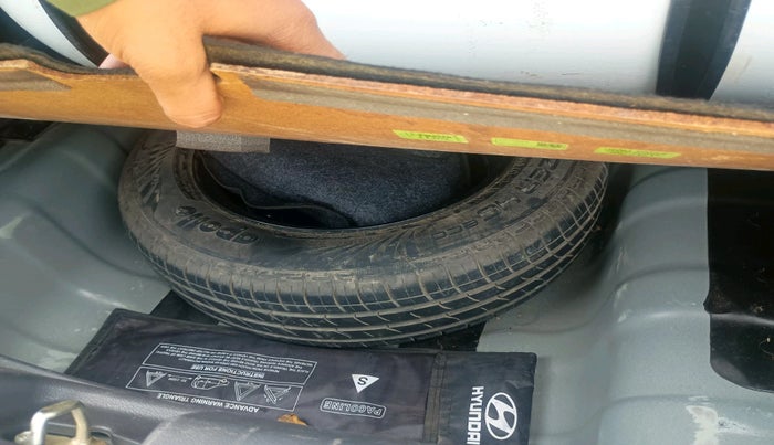 2022 Hyundai AURA SX 1.2 CNG, CNG, Manual, 73,086 km, tyre