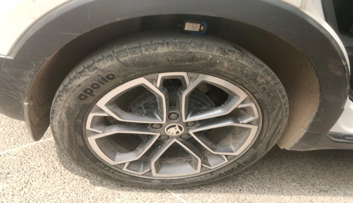 2021 Skoda KUSHAQ STYLE 1.0L TSI MT, Petrol, Manual, 40,868 km, tyre