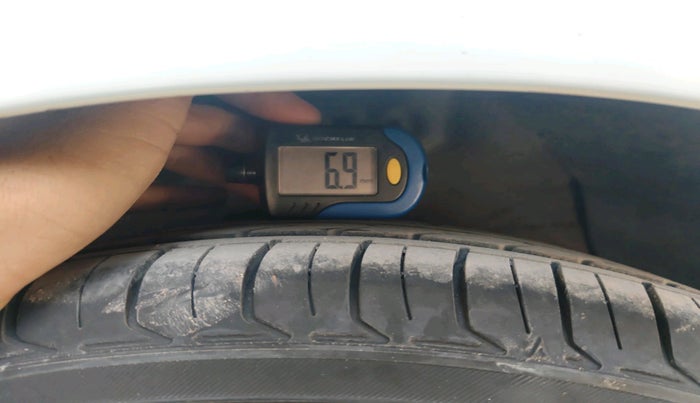 2016 Hyundai Xcent BASE 1.2, CNG, Manual, 1,97,461 km, tyre