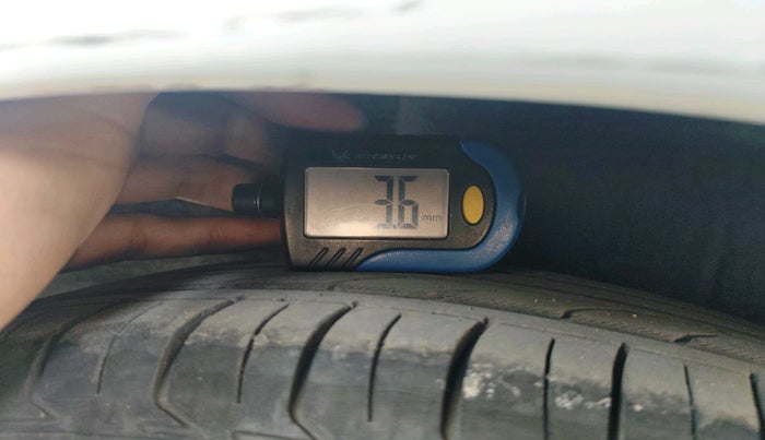 2016 Hyundai Xcent BASE 1.2, CNG, Manual, 1,97,461 km, tyre