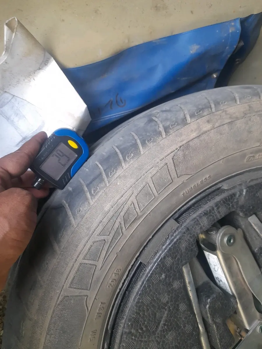 2018 Maruti Vitara Brezza ZDI PLUS AT DUAL TONE, Diesel, Automatic, 1,51,041 km, tyre