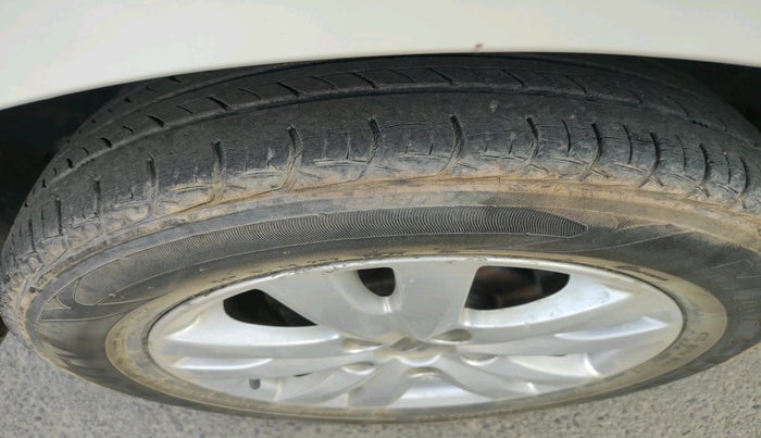 2016 Maruti Ertiga ZDI + SHVS, Diesel, Manual, 90,301 km, tyre