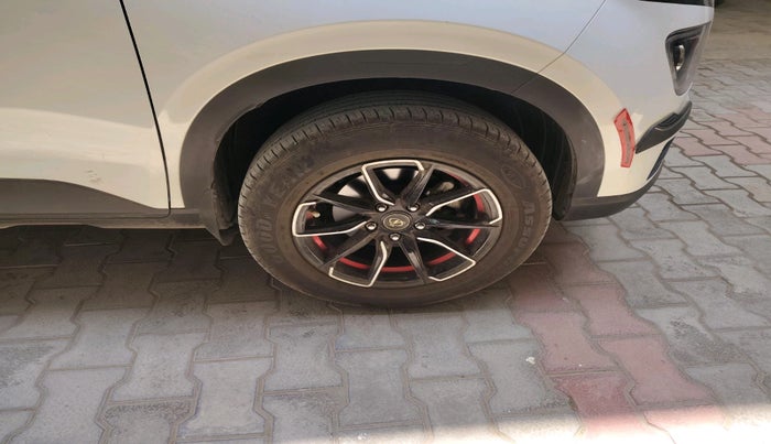 2022 Hyundai VENUE SX 1.2 PETROL, Petrol, Manual, 27,287 km, tyre