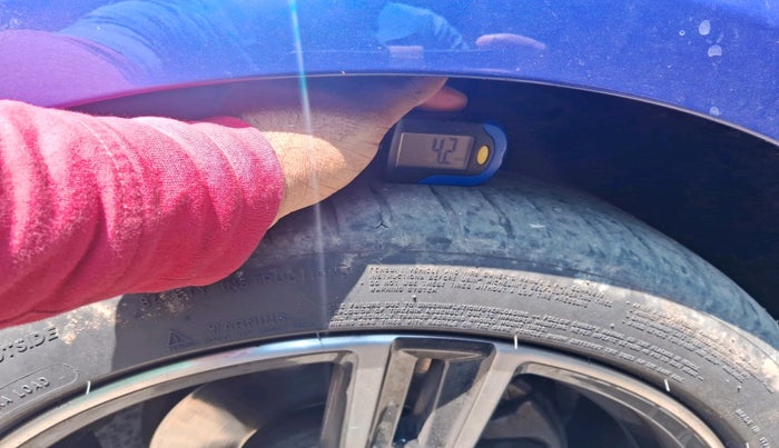 2022 BMW 3 Series 320D LUXURY EDITION, Diesel, Automatic, 24,470 km, tyre