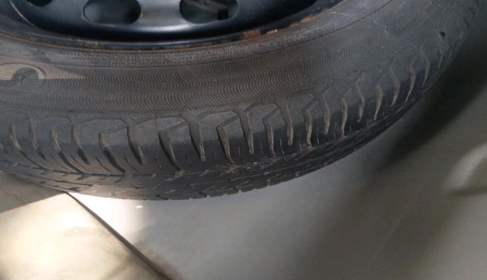 2011 Ford Fiesta EXI 1.4 DIESEL, Diesel, Manual, 1,82,924 km, tyre