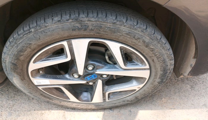 2023 Hyundai AURA SX 1.2 CNG, CNG, Manual, 22,264 km, tyre