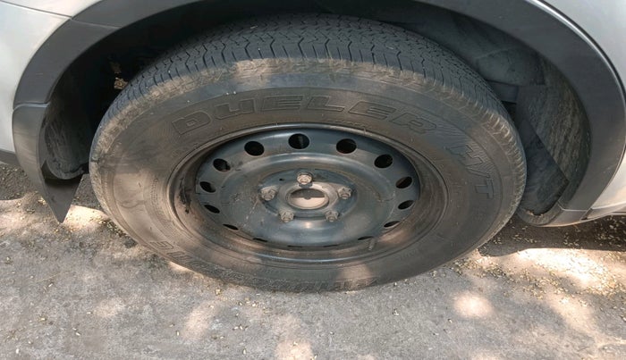 2016 Mahindra XUV500 W6, Diesel, Manual, 1,80,166 km, tyre