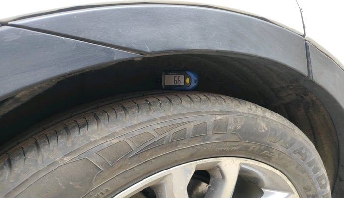 2014 Hyundai Santa Fe 2 WD, Diesel, Manual, 88,695 km, tyre