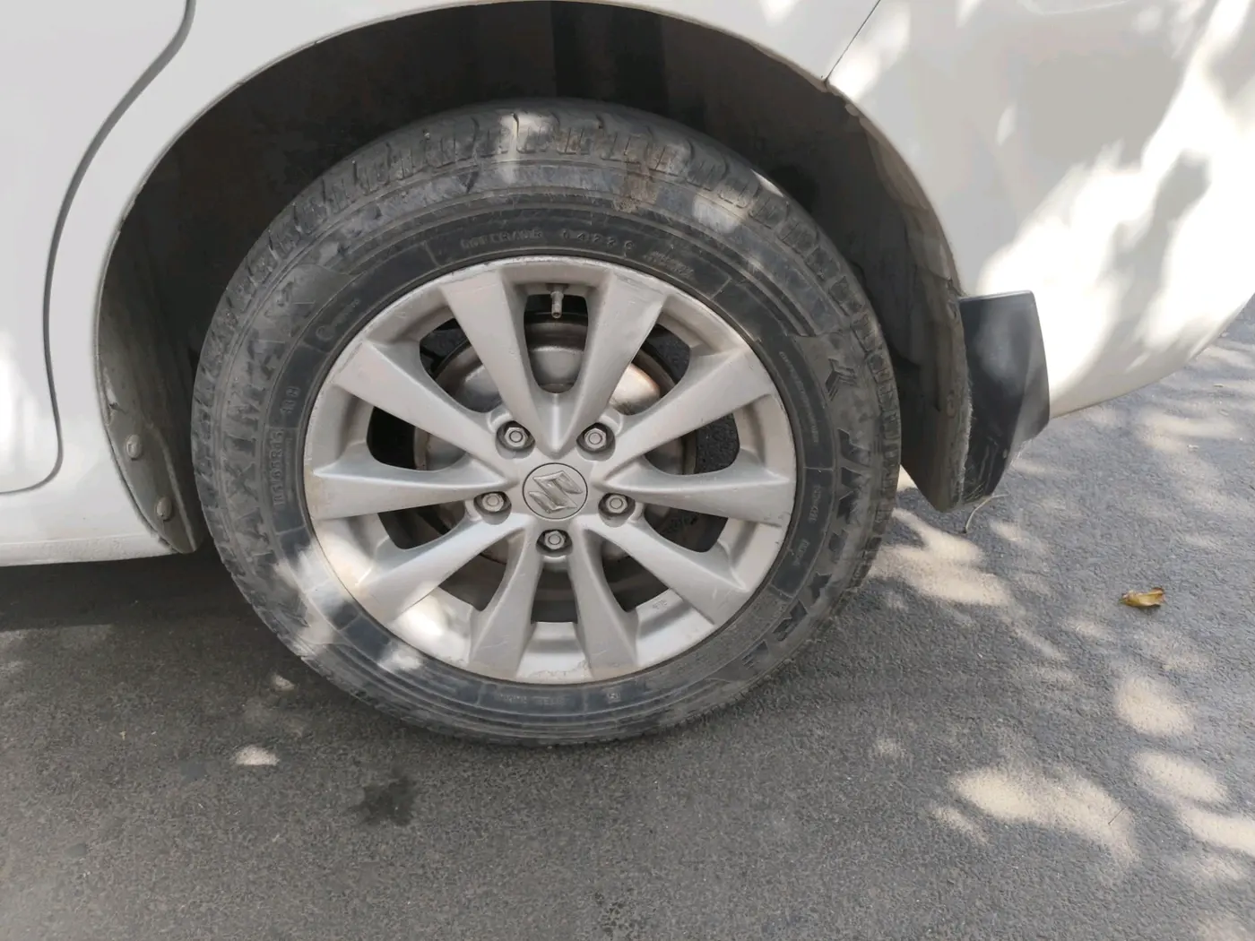 2014 Maruti Ertiga ZDI, Diesel, Manual, 1,98,355 km, tyre