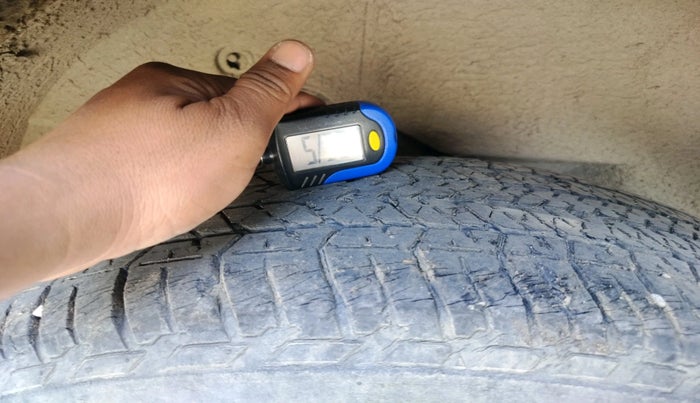 2016 Mahindra XUV500 W6, Diesel, Manual, 2,34,652 km, tyre