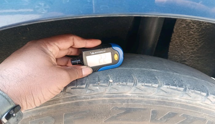 2017 Maruti Baleno DELTA PETROL 1.2, CNG, Manual, 75,724 km, tyre