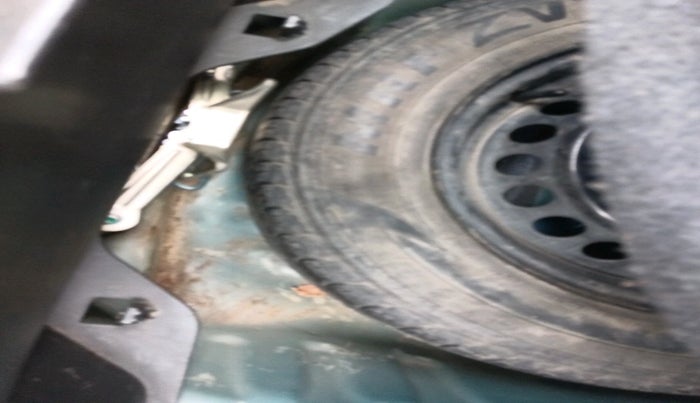 2017 Maruti Baleno DELTA PETROL 1.2, CNG, Manual, 75,724 km, tyre