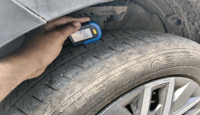 2021 Hyundai VENUE SX 1.5 CRDI, Diesel, Manual, 1,00,028 km, tyre