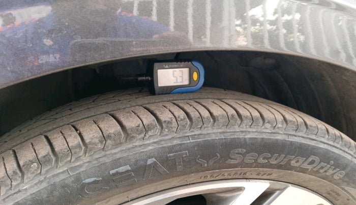 2023 Hyundai NEW I20 ASTA 1.2 MT, Petrol, Manual, 33,878 km, tyre