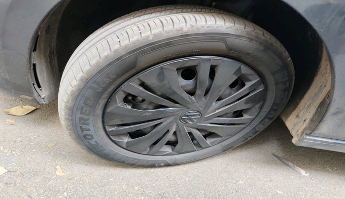 2025 Volkswagen VIRTUS COMFORTLINE TSI 1.0 MT, Petrol, Manual, 4,192 km, tyre