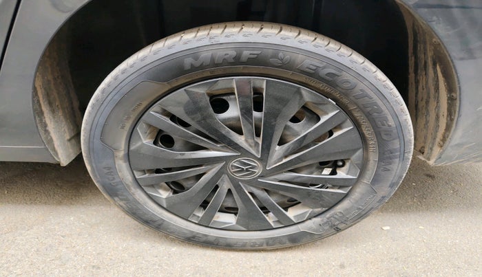 2025 Volkswagen VIRTUS COMFORTLINE TSI 1.0 MT, Petrol, Manual, 4,192 km, tyre