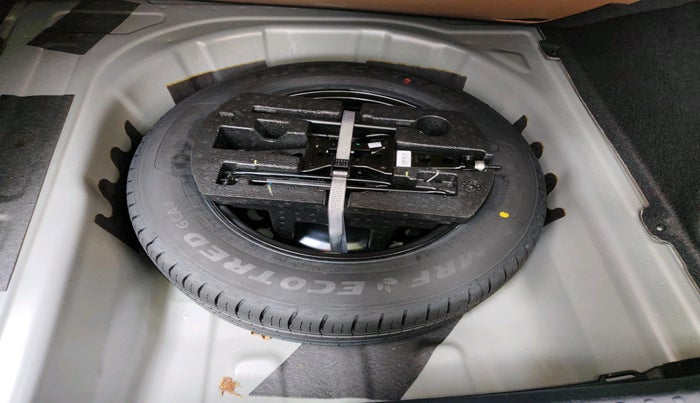 2025 Volkswagen VIRTUS COMFORTLINE TSI 1.0 MT, Petrol, Manual, 4,192 km, tyre