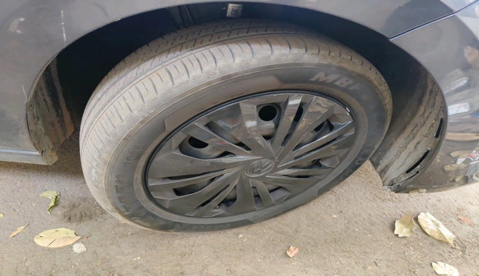 2025 Volkswagen VIRTUS COMFORTLINE TSI 1.0 MT, Petrol, Manual, 4,192 km, tyre