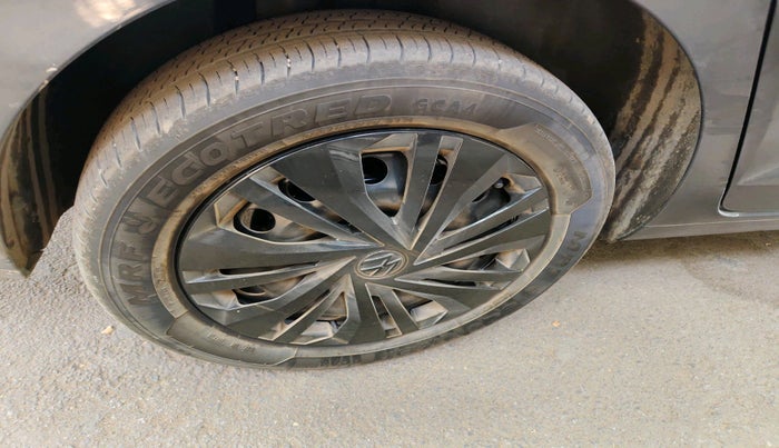 2025 Volkswagen VIRTUS COMFORTLINE TSI 1.0 MT, Petrol, Manual, 4,192 km, tyre