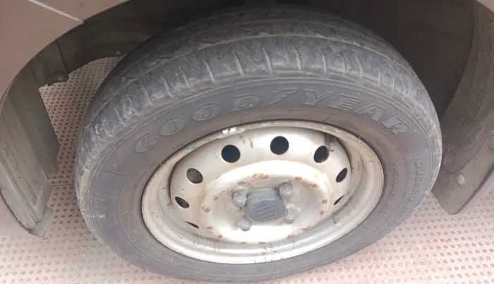 2014 Maruti Wagon R 1.0 LXI CNG, CNG, Manual, 60,000 km, tyre