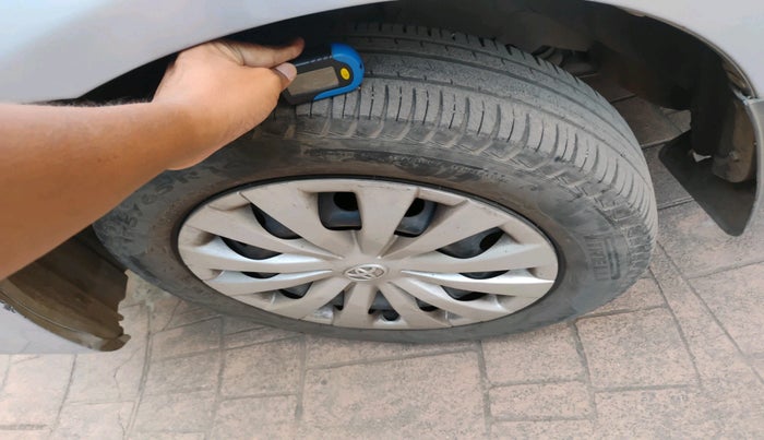 2011 Toyota Etios Liva G, Petrol, Manual, 73,479 km, tyre