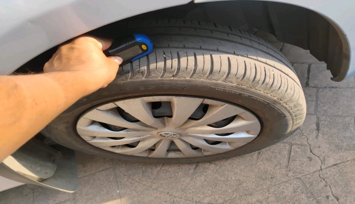 2011 Toyota Etios Liva G, Petrol, Manual, 73,479 km, tyre