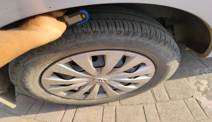 2011 Toyota Etios Liva G, Petrol, Manual, 73,479 km, tyre