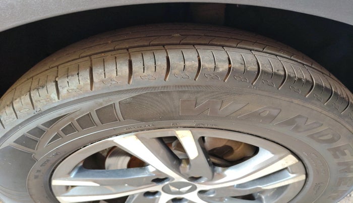 2023 Mahindra XUV700 AX 5 P MT 7 STR, Petrol, Manual, 55,158 km, tyre