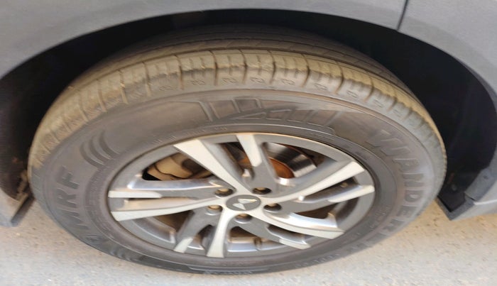 2023 Mahindra XUV700 AX 5 P MT 7 STR, Petrol, Manual, 55,158 km, tyre