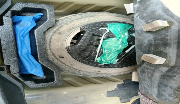 2016 Maruti Ciaz ZDI SHVS, Diesel, Manual, 69,708 km, tyre