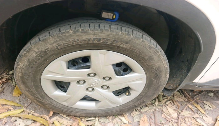 2022 Hyundai VENUE S+ 1.2, Petrol, Manual, 49,244 km, tyre