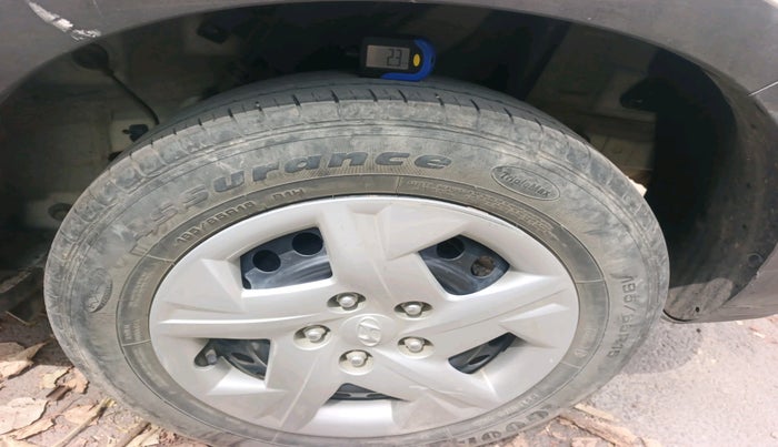 2022 Hyundai VENUE S+ 1.2, Petrol, Manual, 49,244 km, tyre