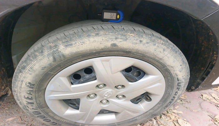 2022 Hyundai VENUE S+ 1.2, Petrol, Manual, 49,244 km, tyre