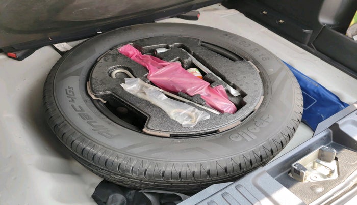 2021 Maruti Vitara Brezza ZXI, Petrol, Manual, 98,944 km, tyre