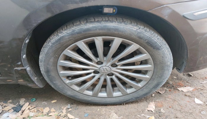 2016 Maruti Ciaz VXI (O), Petrol, Manual, 1,02,247 km, tyre