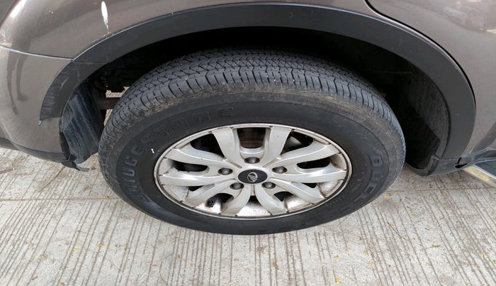 2017 Mahindra XUV500 W10, Diesel, Manual, 2,08,283 km, tyre