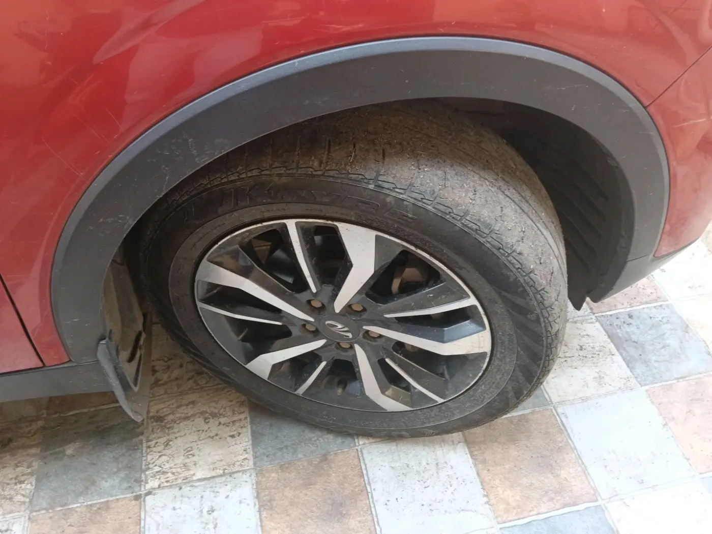 2020 Mahindra XUV300 W8 (O) 1.5 DIESEL, Diesel, Manual, 1,34,420 km, tyre