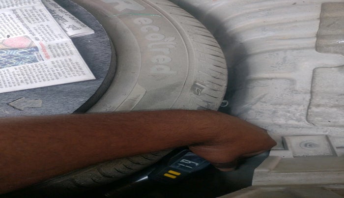 2021 Mahindra XUV300 W8 (O) 1.5 DIESEL, Diesel, Manual, 1,05,795 km, tyre