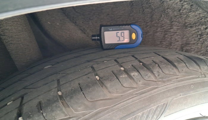 2019 Hyundai VENUE SX PLUS 1.0 TURBO DCT DUAL TONE, Petrol, Automatic, 1,15,879 km, tyre