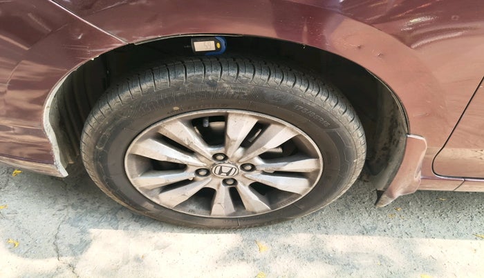 2013 Honda City 1.5L I-VTEC V MT, Petrol, Manual, 1,14,438 km, tyre