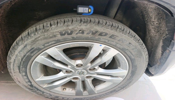 2018 Maruti Vitara Brezza VDI AMT, Diesel, Automatic, 1,13,824 km, tyre