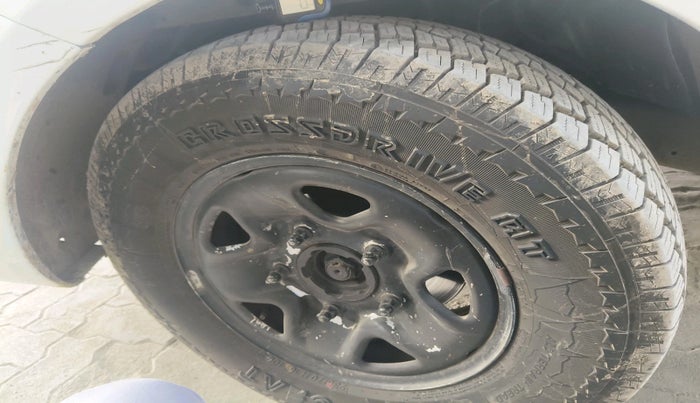 2015 Tata Safari Storme 2.2 EX 4X2, Diesel, Manual, 1,51,266 km, tyre