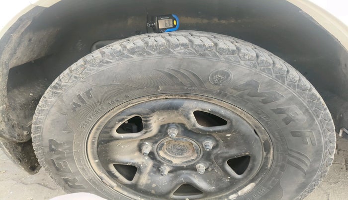 2015 Tata Safari Storme 2.2 EX 4X2, Diesel, Manual, 1,51,266 km, tyre