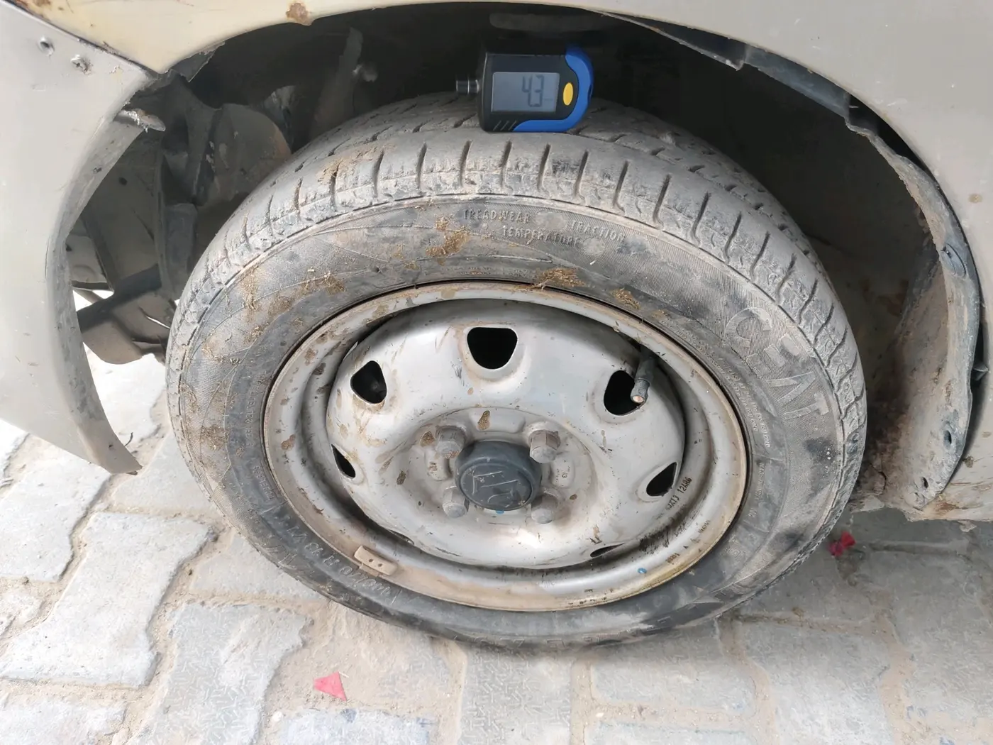 2011 Maruti Zen Estilo LXI, Petrol, Manual, 1,23,299 km, tyre