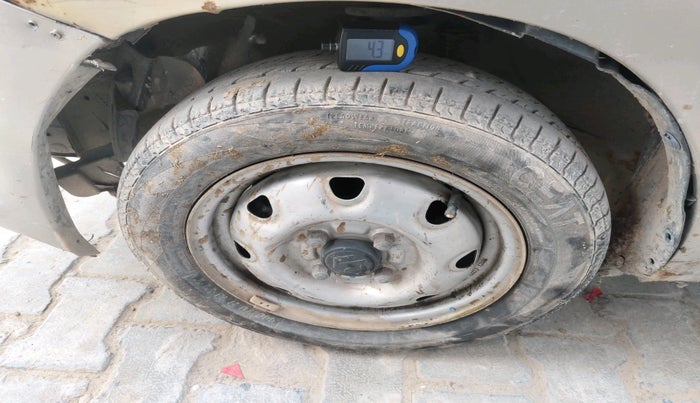 2011 Maruti Zen Estilo LXI, Petrol, Manual, 1,23,299 km, tyre