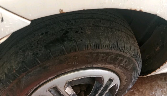 2010 Fiat Grand Punto ACTIVE 1.3, Diesel, Manual, 2,09,080 km, tyre