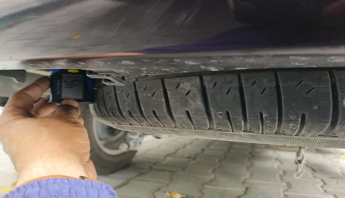 2021 Toyota Innova Crysta 2.4 GX 7 STR, Diesel, Manual, 86,534 km, tyre